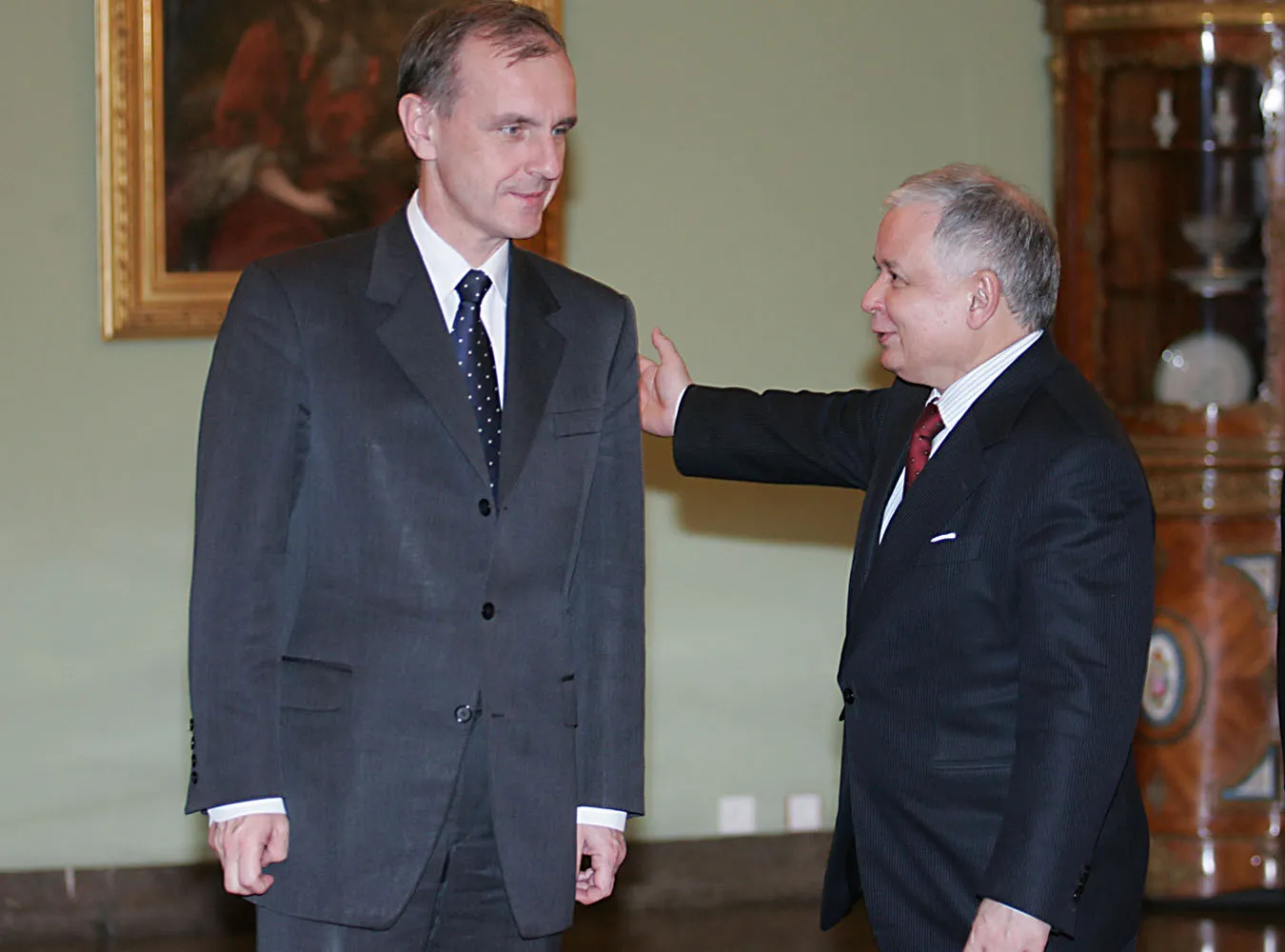 Prezydent i szef MON zakopią topór wojenny