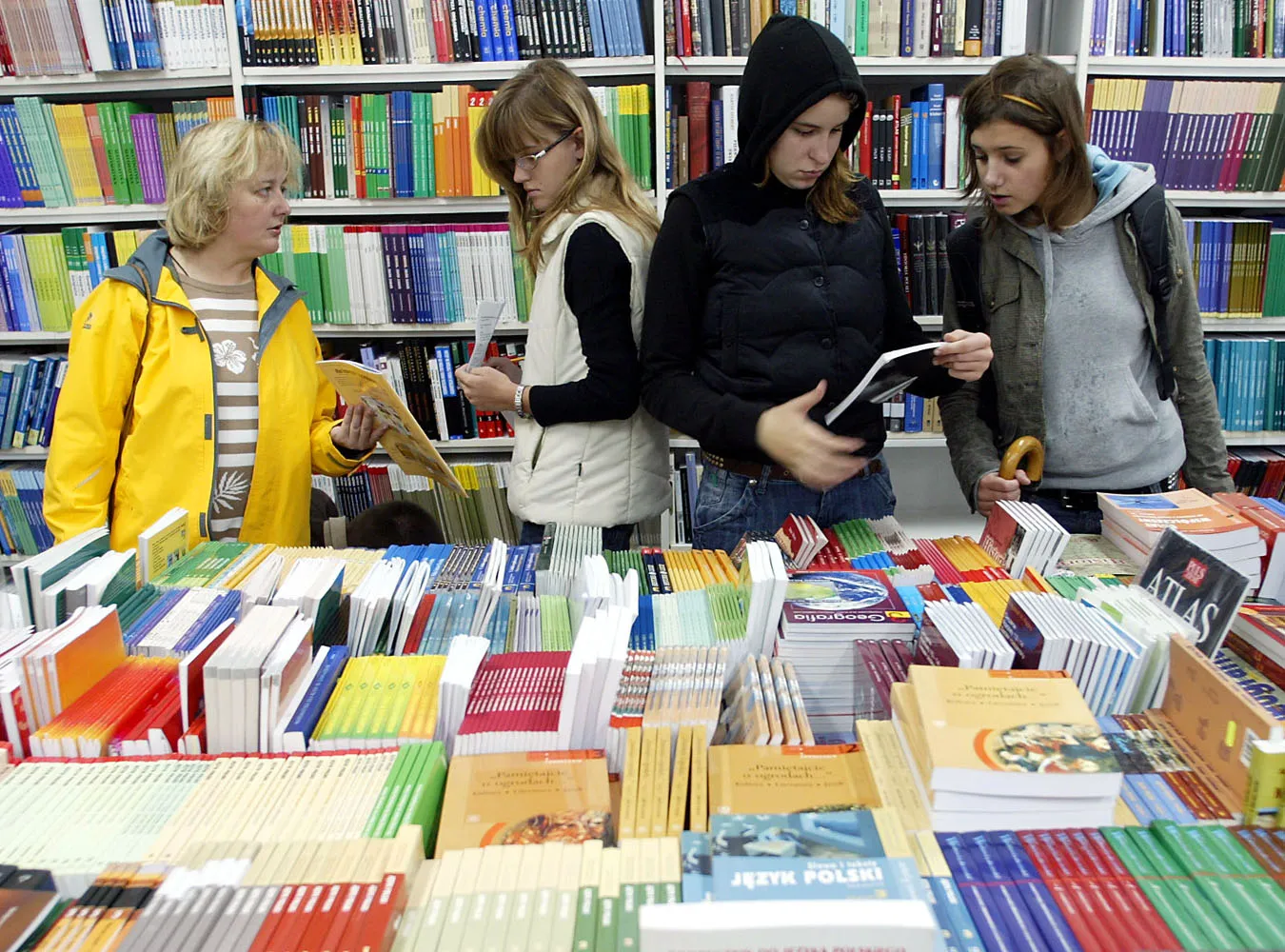 MEN jednak pociął lektury