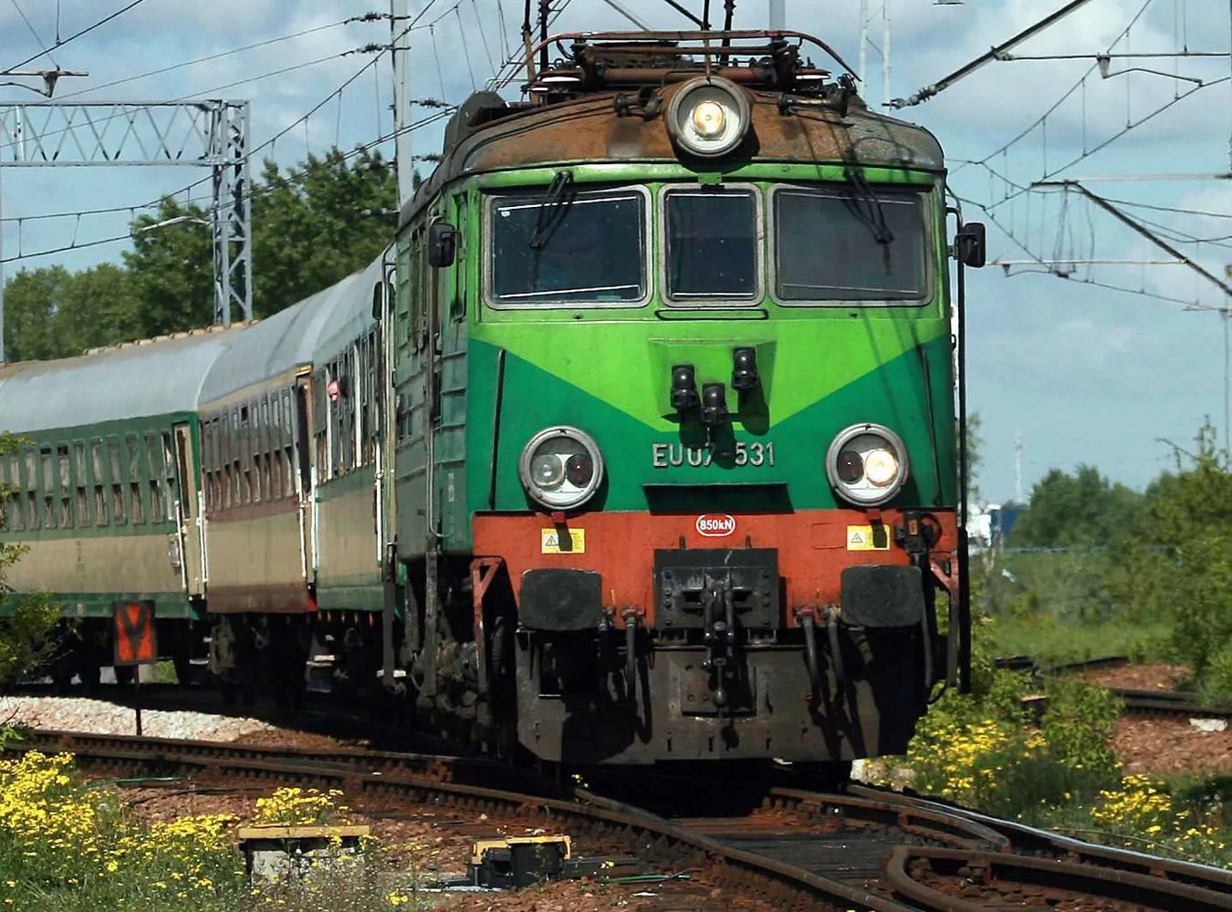 Kibic wypadł z pociągu, zginął na miejscu