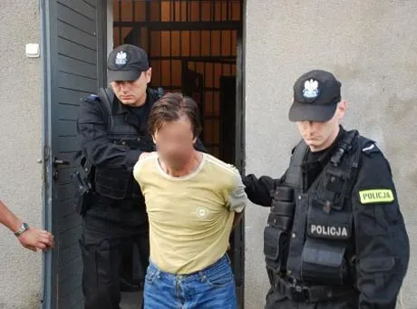 Wspólnicy gwałciciela wyszli na wolność