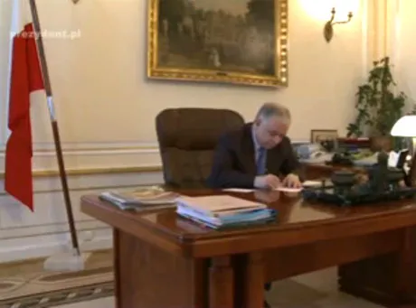 Prezydent podpisał ustawę w internecie