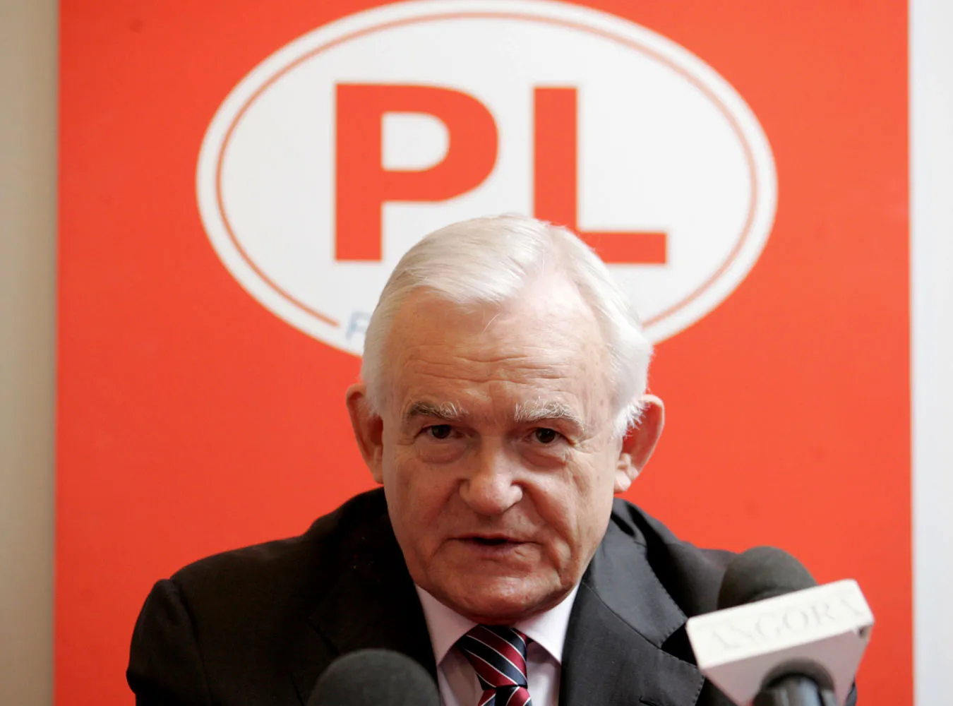 Miller: Polska wygrała wybory szefa NATO