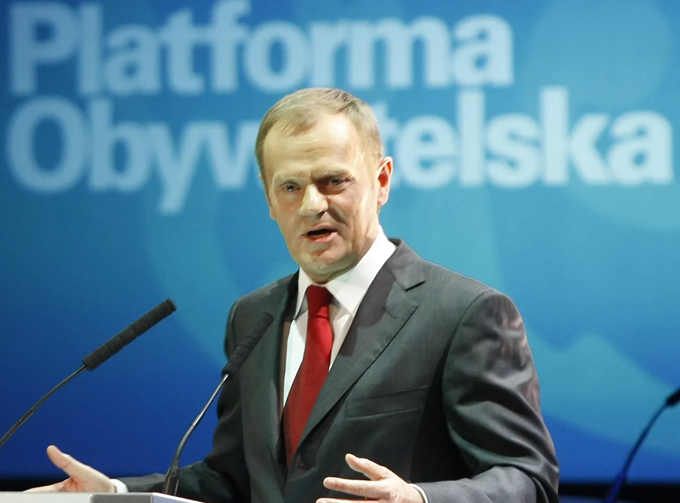 Tusk ma już dość. Ostrzega Wałęsę