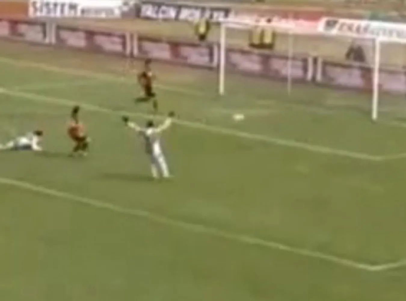 Zobacz, jak piłkarz zrobił z siebie błazna