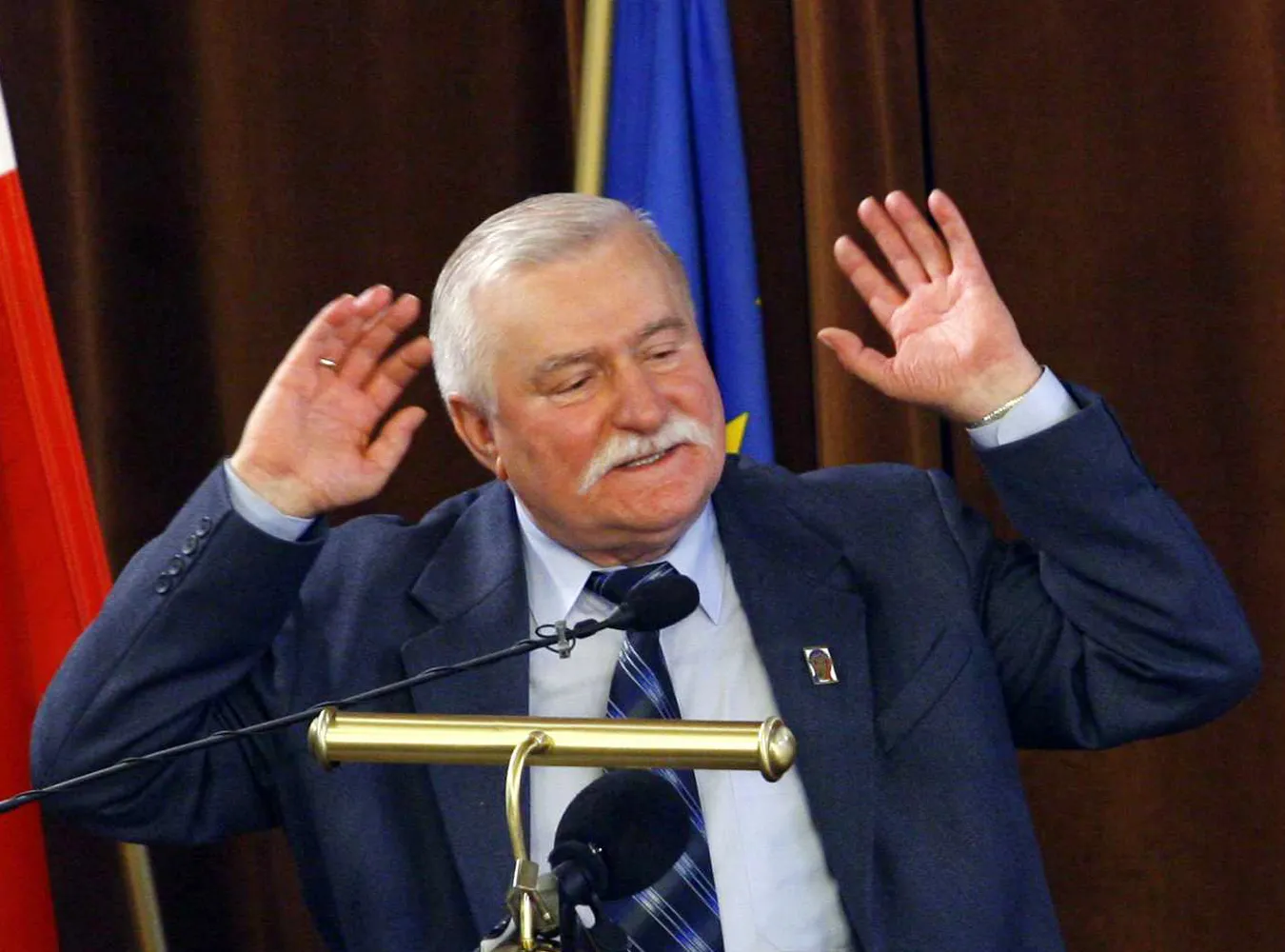 Wałęsa usuwa dokumenty IPN