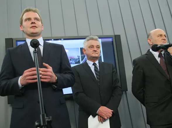 Wzięli premie, to niech nie biorą pensji