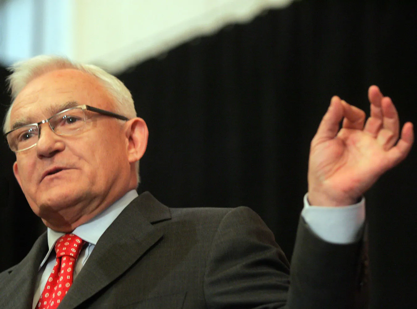 Miller o SLD Wróbel nie zamienił się w orła