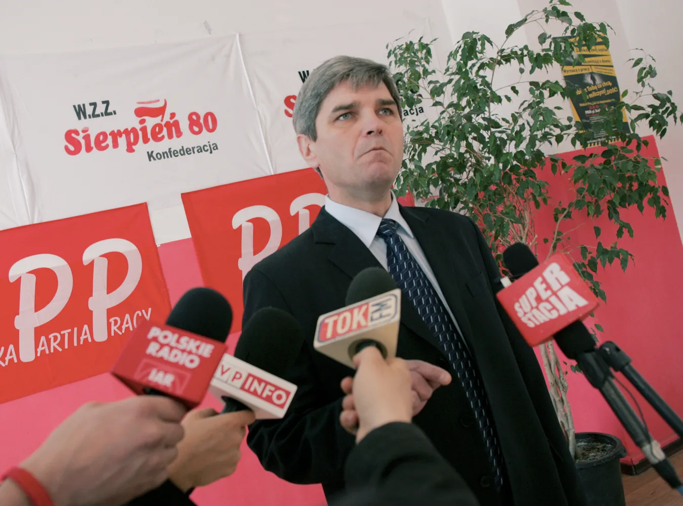 Szef Sierpnia '80 wozi się limuzyną