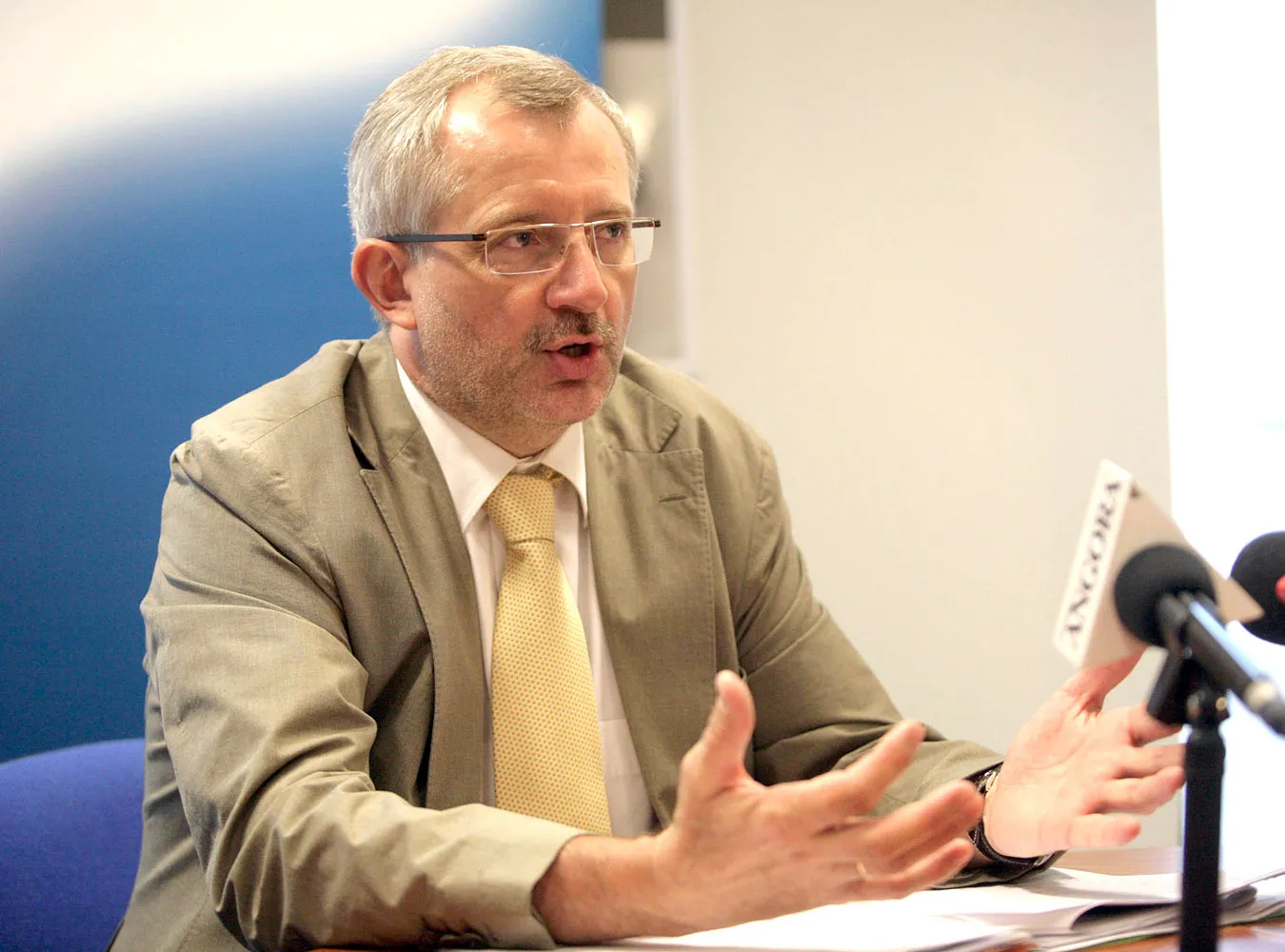 Siwiec na prawyborach: Spadaj gościu!