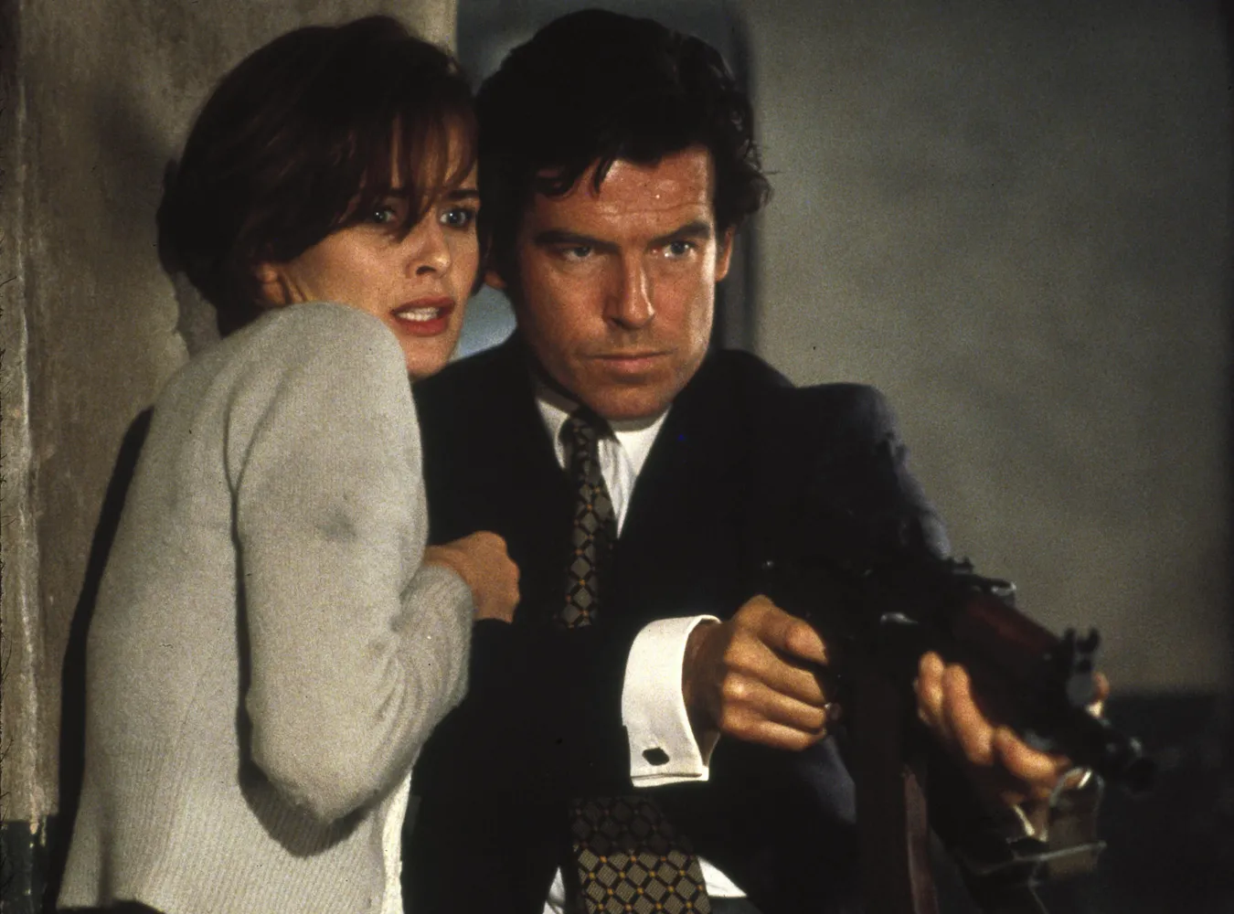 James Bond woli brunetki