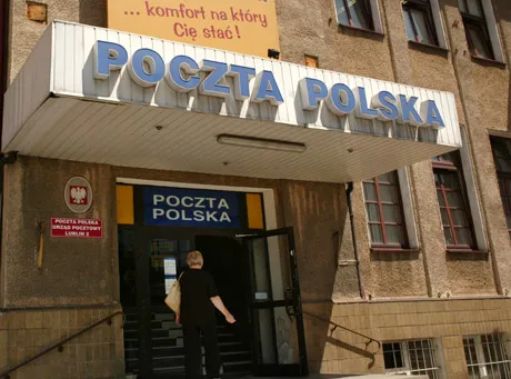 Poczta Polska tnie etaty na potęgę