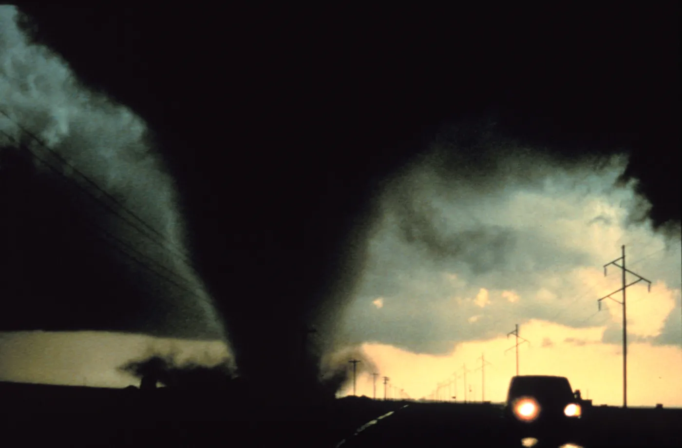 fr_tornado3_115000a_417052.jpg