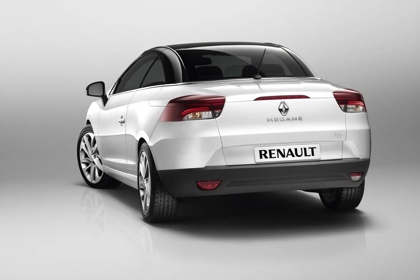 fr_renault_4_272335a_503126.jpg