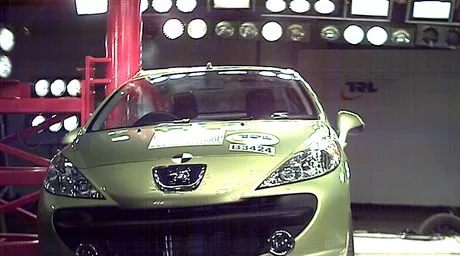 peugeot_207cc_3580a_1378989.jpg