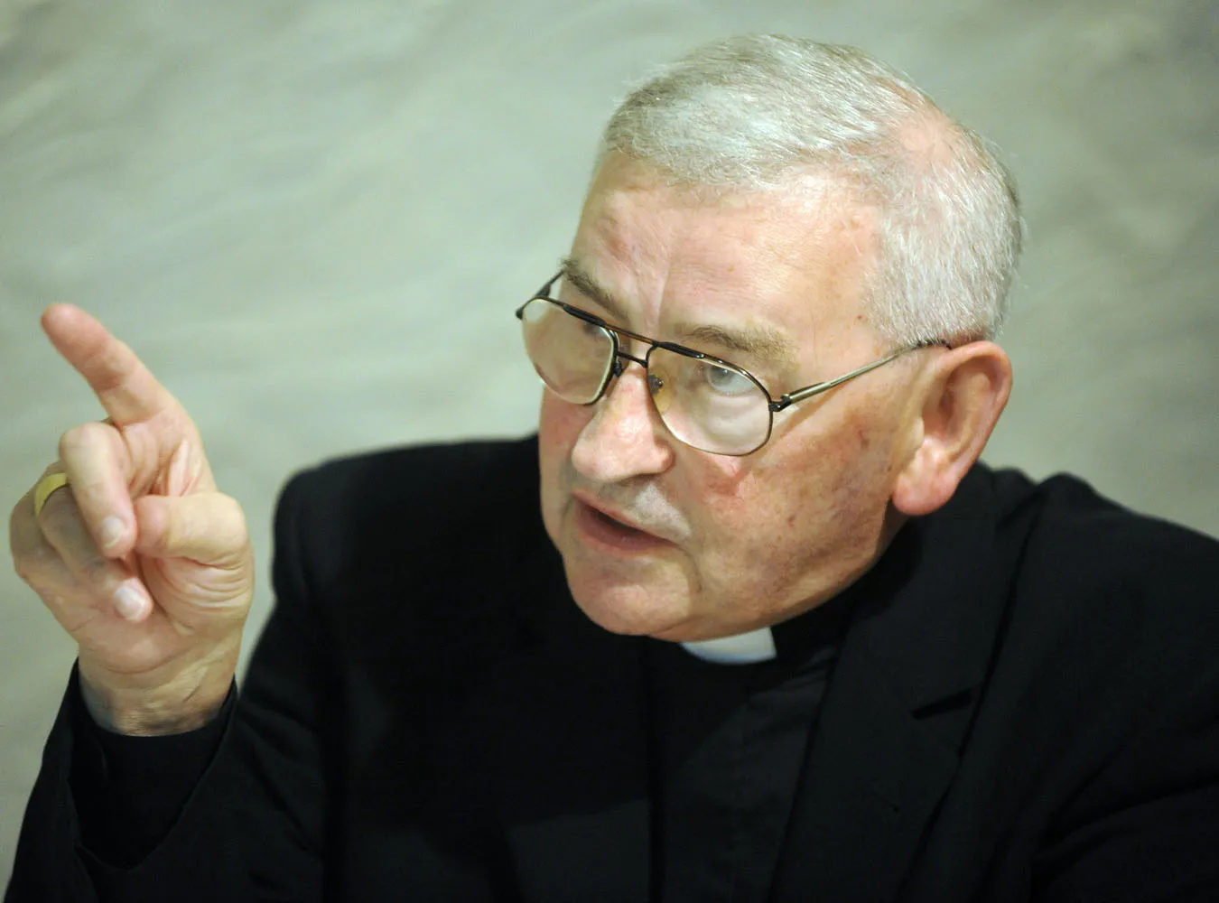 "Biskup Pieronek jest zadymiony Platformą"