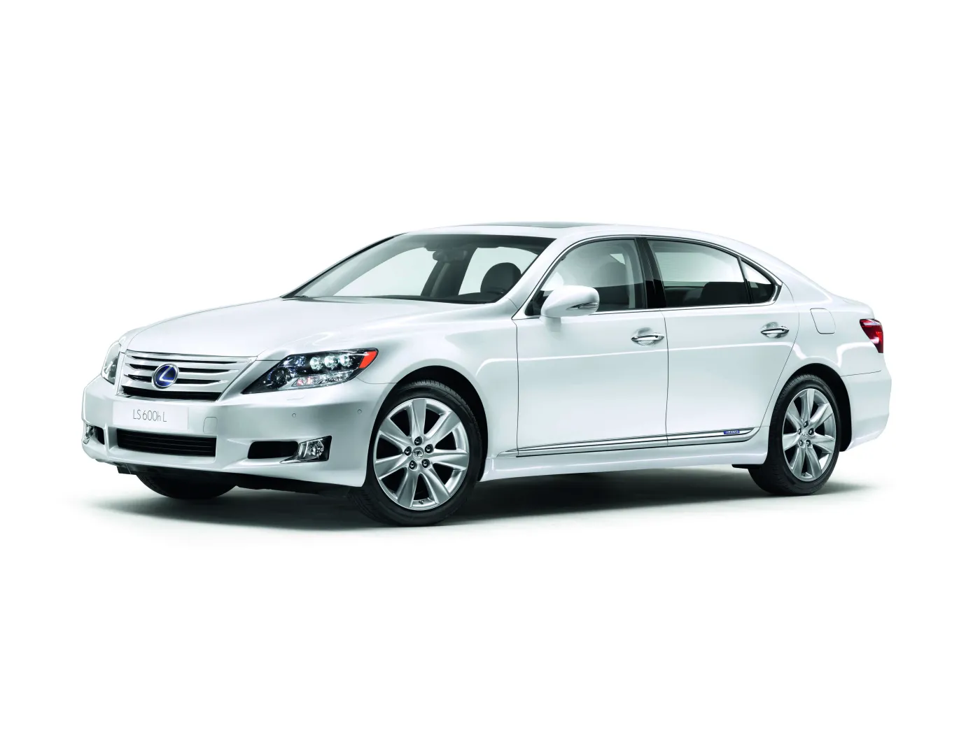 ls_600hl_3_4_front_1526163.jpg