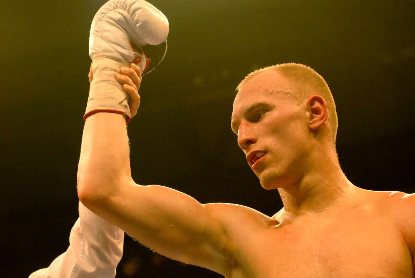 15.12.2007. Rzeszow Hala Na Podpromiu. Gala boksu zawodowego . Walka pomiedzy Krzysztodem Diablo Wlodarczykiem a Alory  quot;Terrible quot; Mensah. Walke prze KO wygral Wlodarczyk. Fot. Bartosz Frydrych