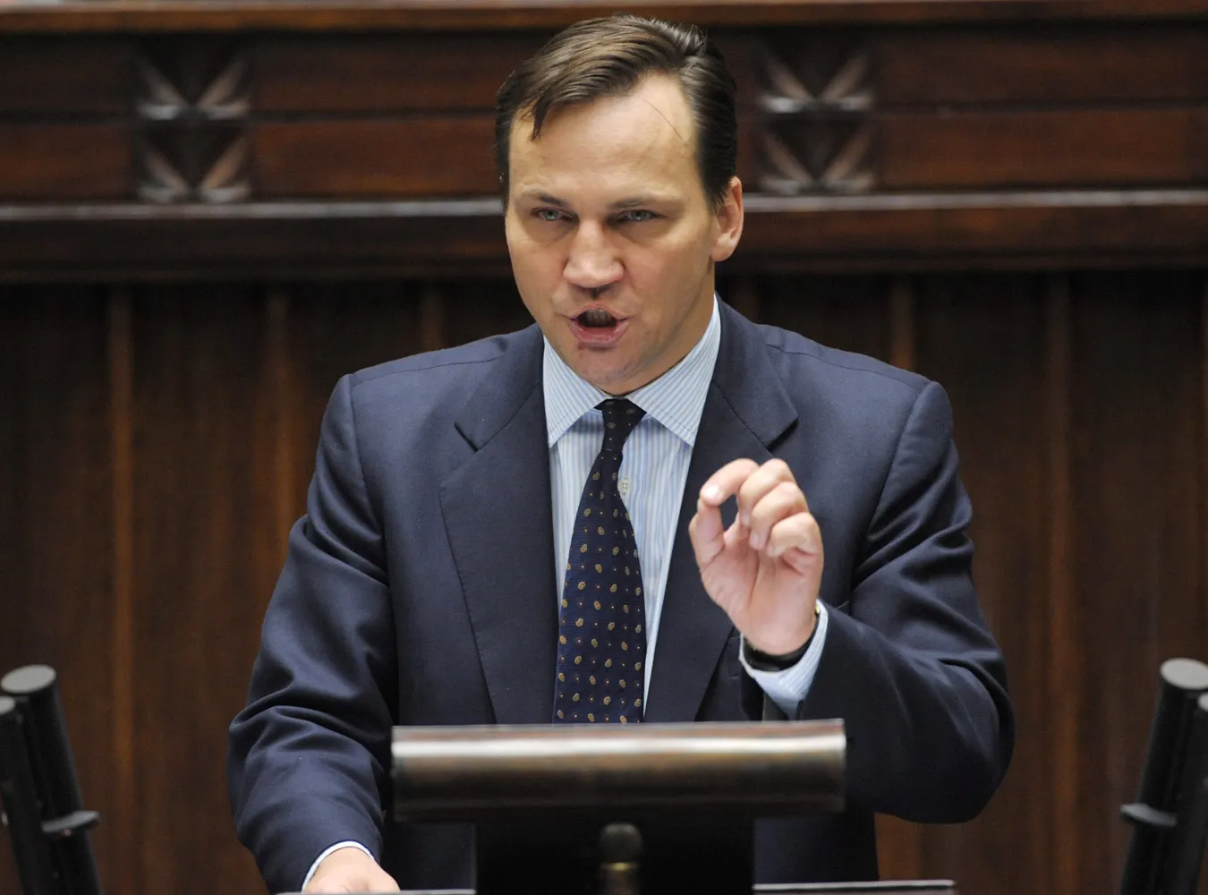 Sikorski Apeluję do porządnych ludzi w PiS