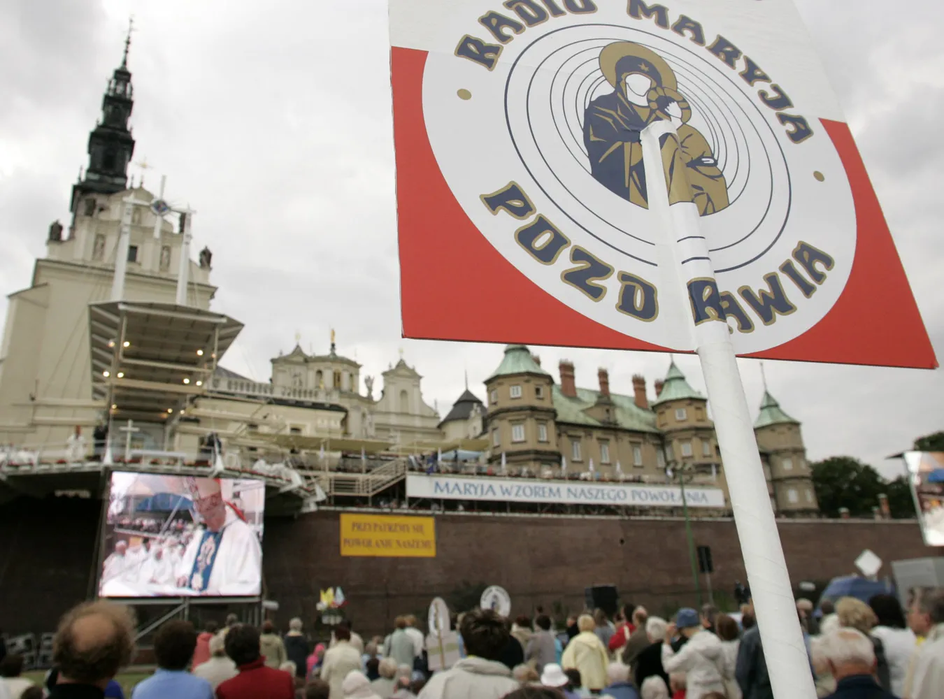 Posłuchaj hitu "Moherowe berety"