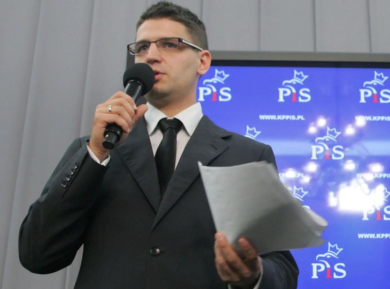 "Młody człowiek dał w pysk premierowi"