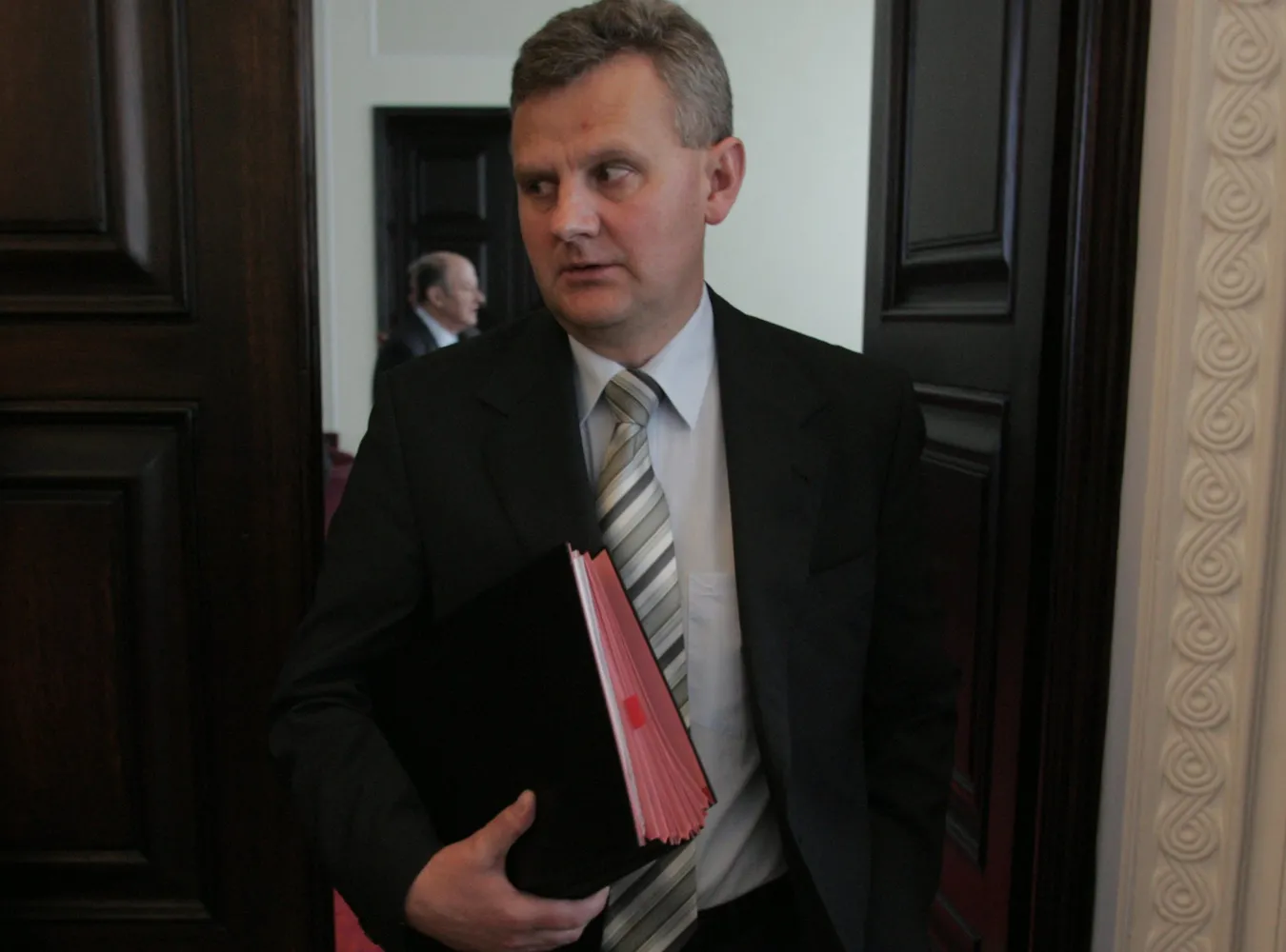 Minister skarbu Aleksander Grad poprosił radę nadzorczą spółki Naftor o wstrzymanie wypłacania odpraw w firmie