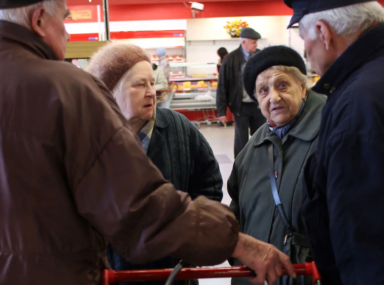 Biedni emeryci to mit! Te firmy znakomicie z nich żyją