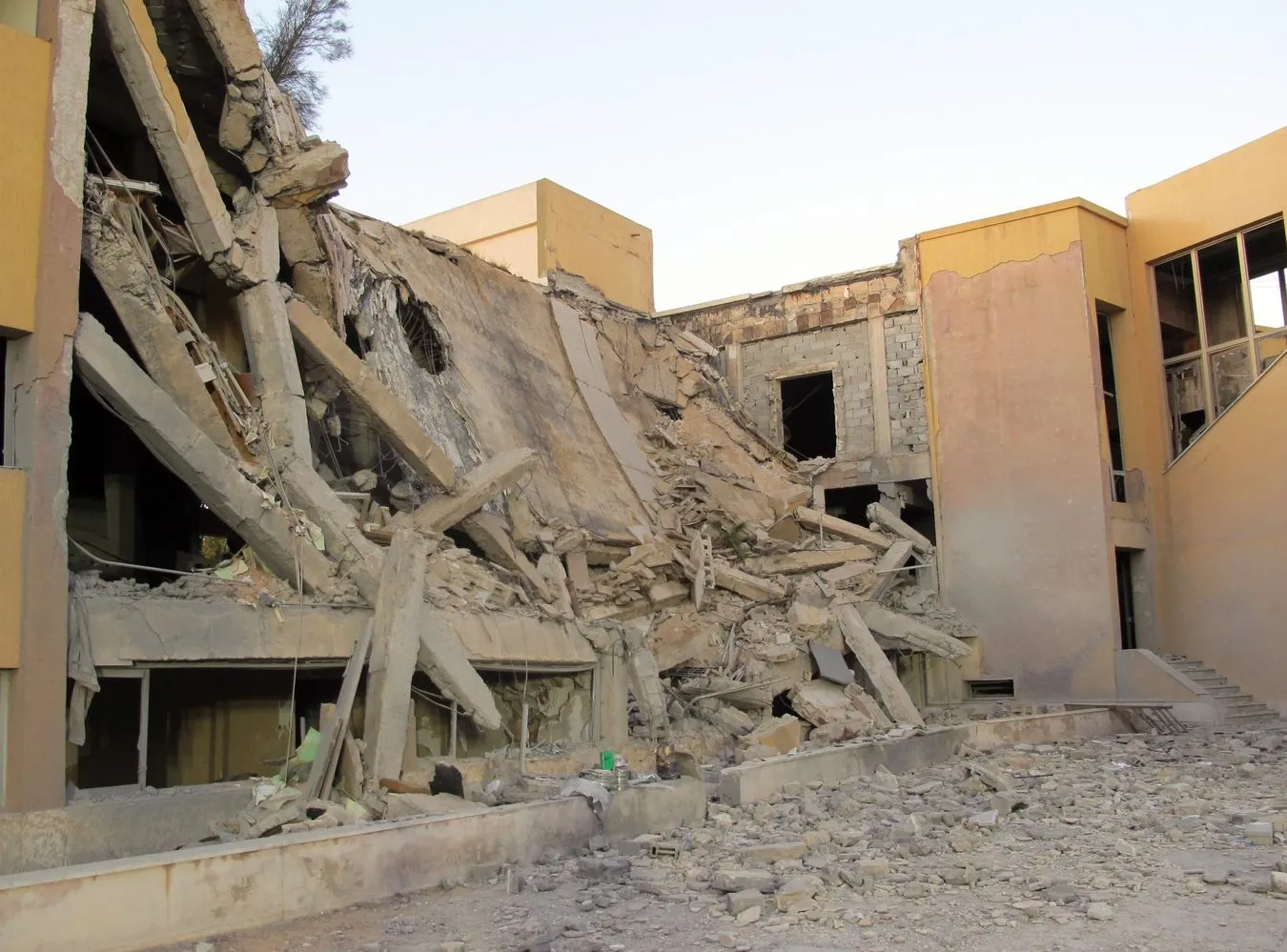 Naloty na Trypolis. Koalicja wykurza Kadafiego