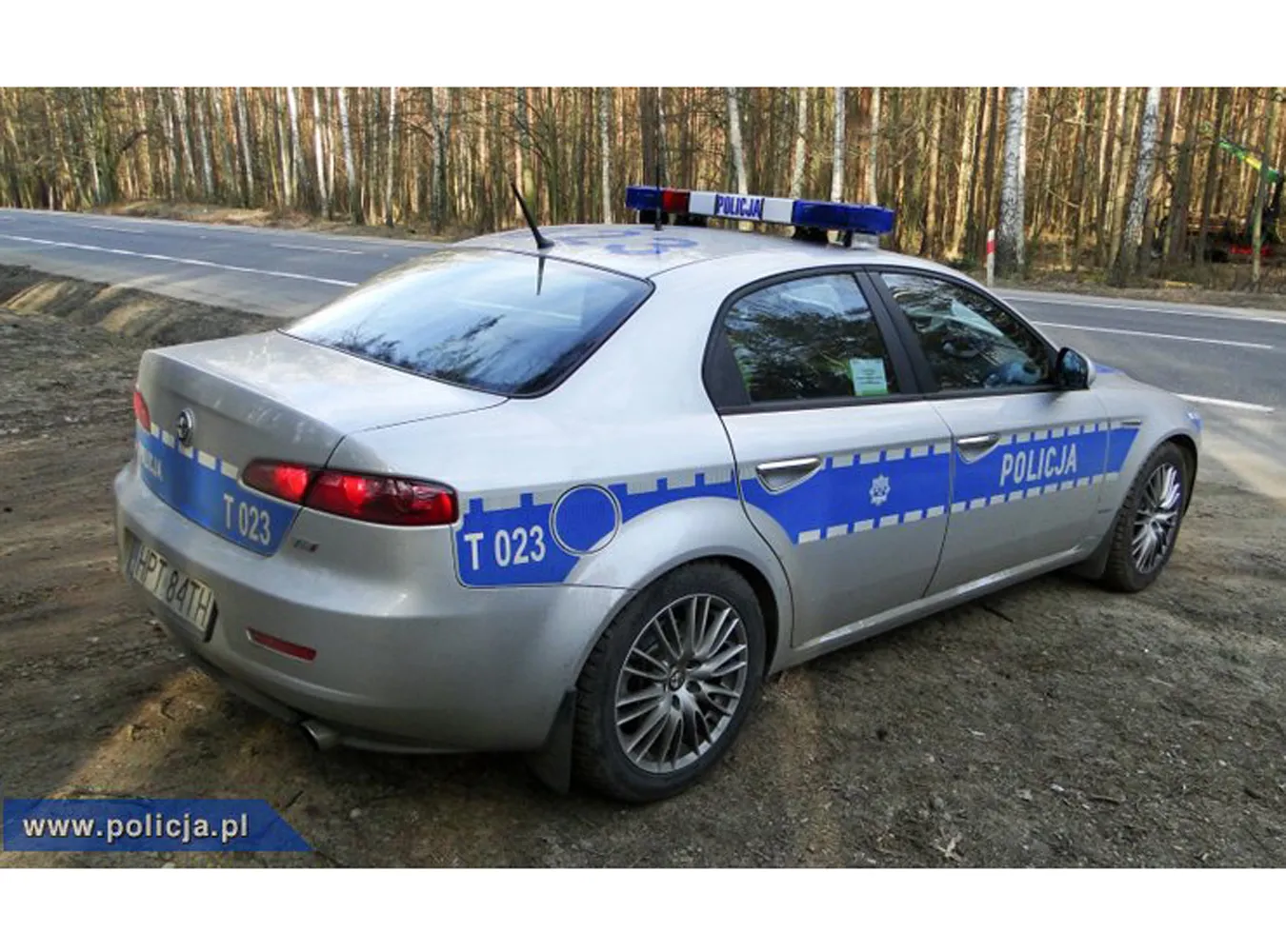 1937484-alfa-romeo-policja-1.jpg
