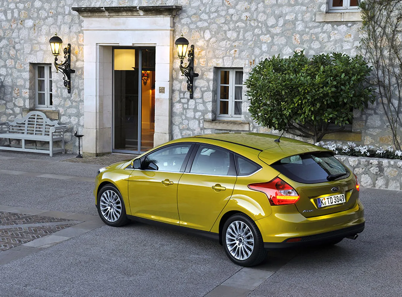 1827281-allnewfordfocus-034.jpg