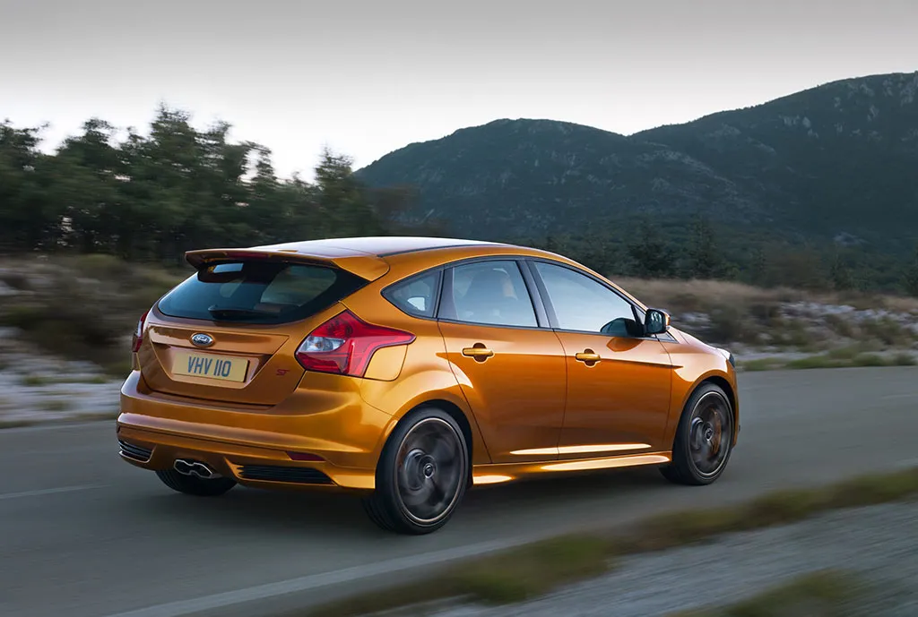 newfordfocus_st_04_1564933.jpg