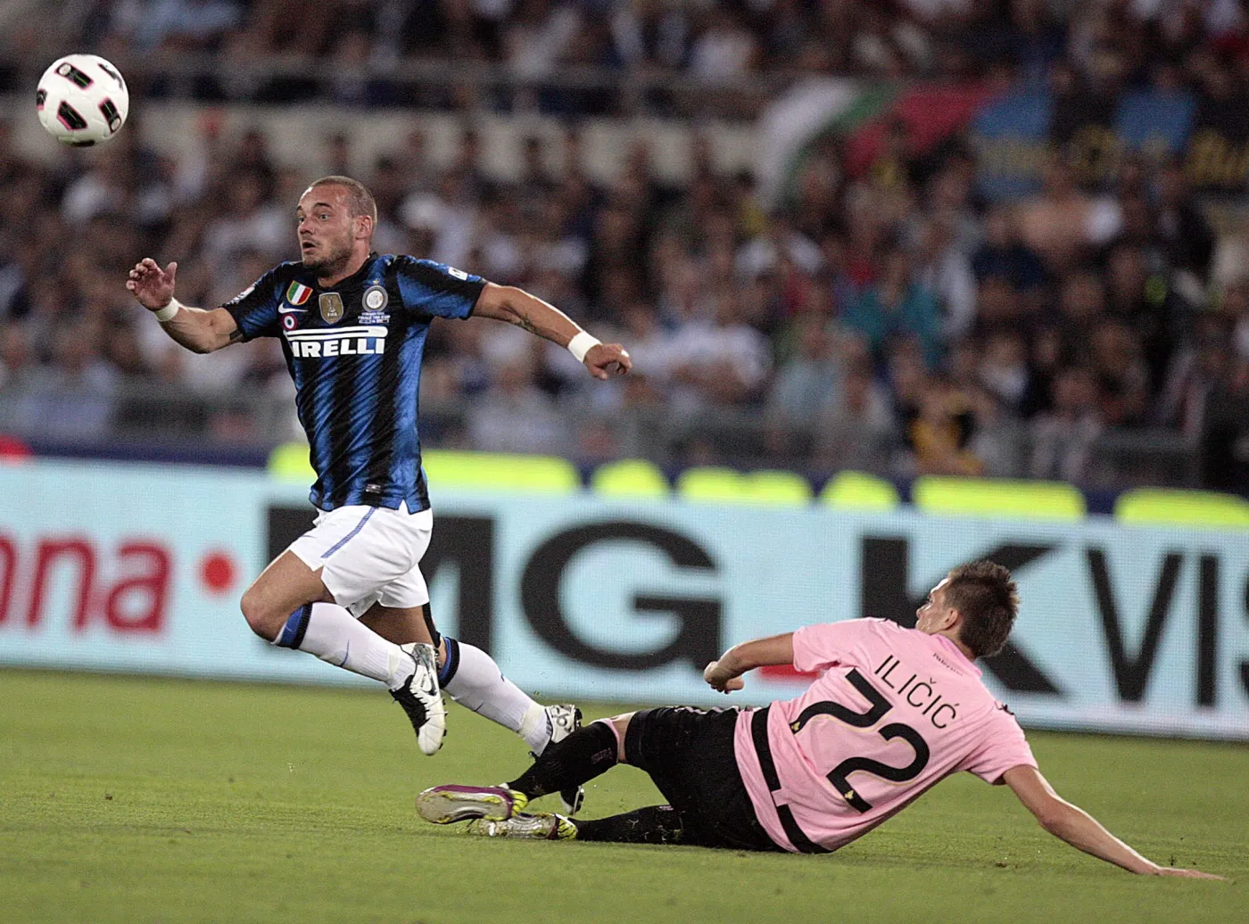 Wesley Sneijder blisko Manchesteru United