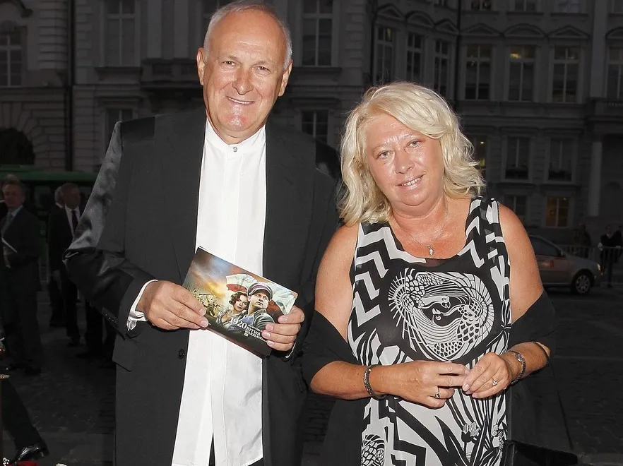 Stylizacyjny koszmar: "wieczorowa" kreacja żony Jacka Cygana