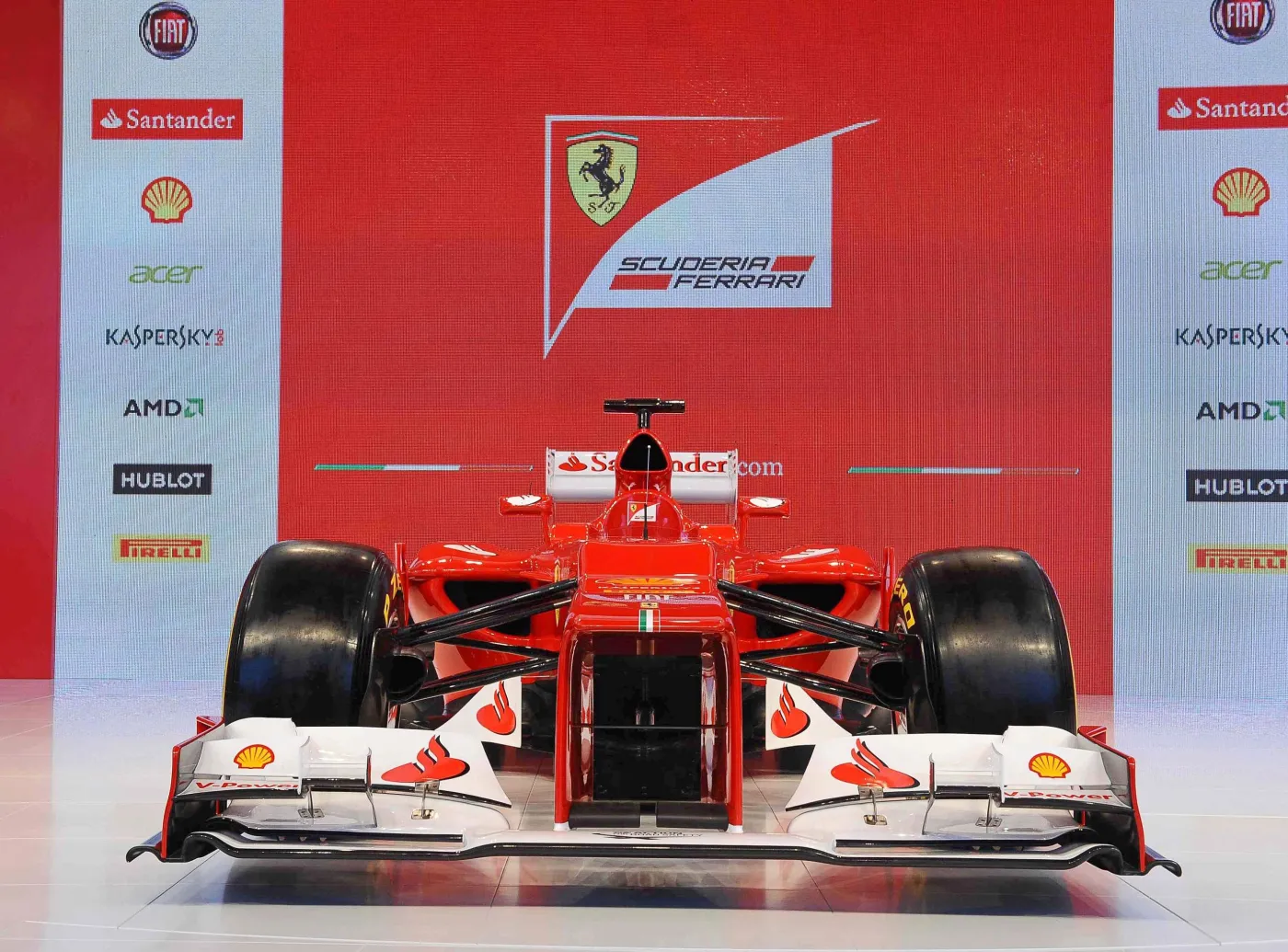 3048411-nowy-bolid-ferrari.jpg
