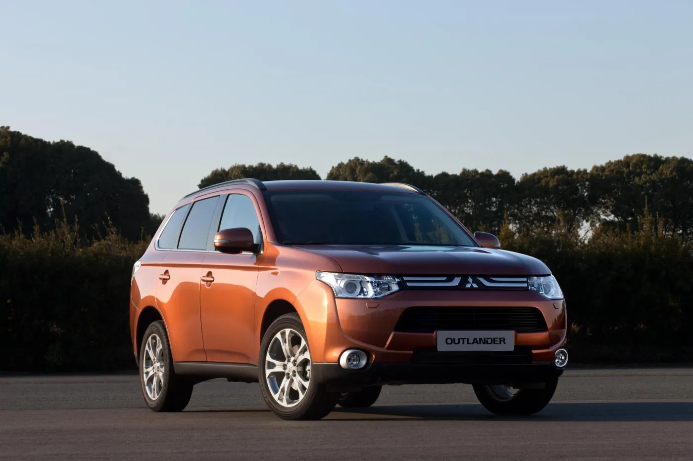3069526-mitsubishi-outlander.jpg