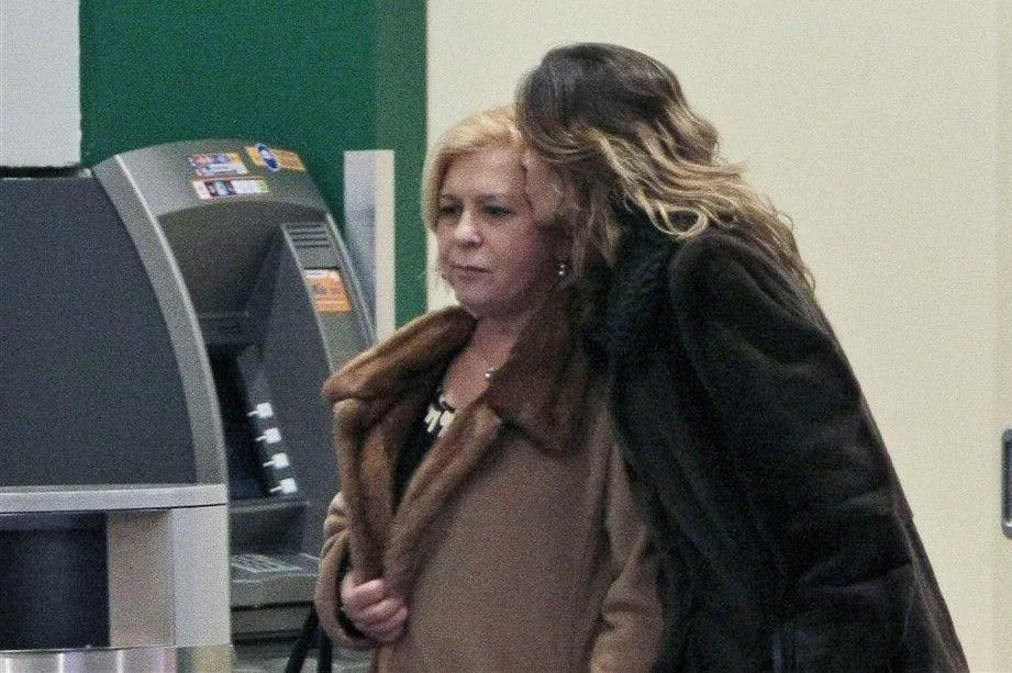 3073326-natalia-lesz-z-mama.jpg