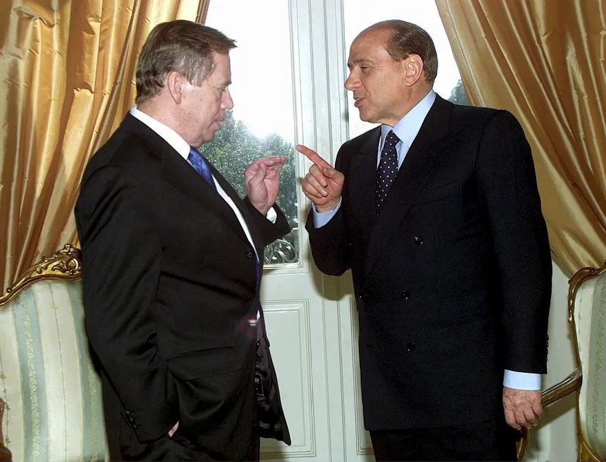 2874426-havel-i-berlusconi.jpg