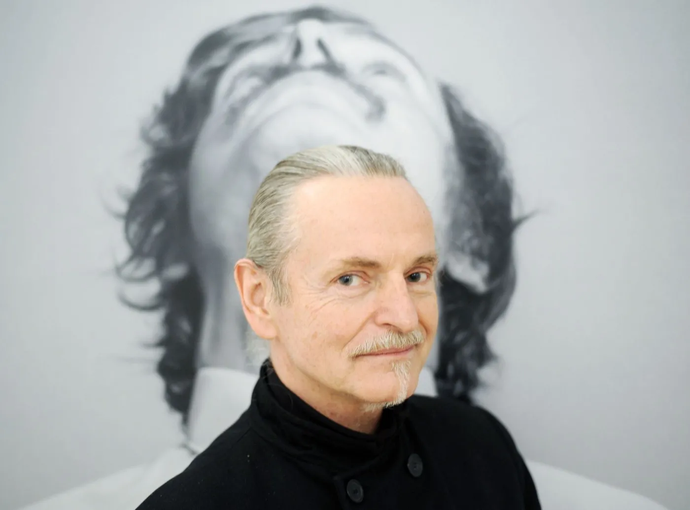 Sztuka Krzysztofa Wodiczki. Kościotrup gra na gzymsie