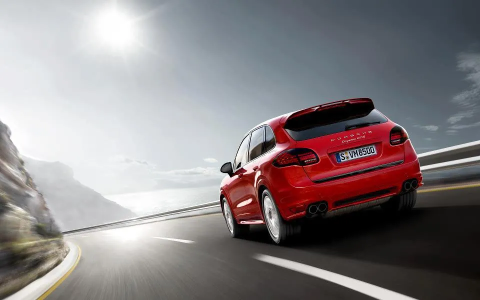 3341434-porsche-cayenne-gts.jpg