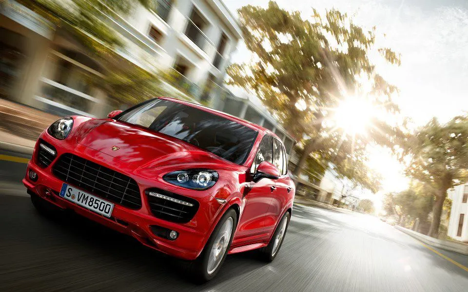 3341519-porsche-cayenne-gts.jpg