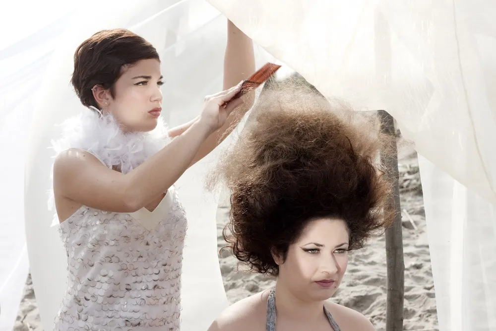 "Przerwane pocałunki" – Matka Boska z blokowiska