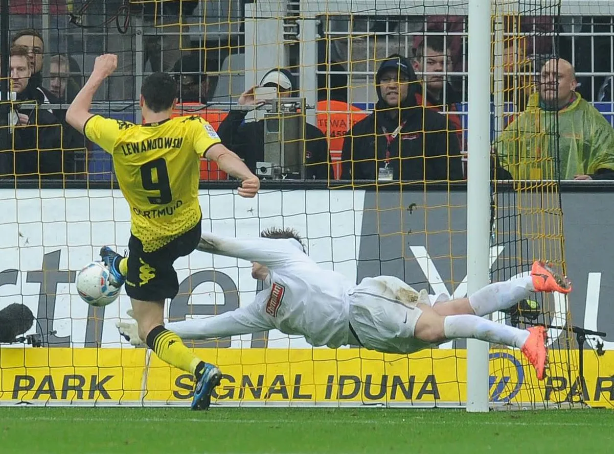 Popis Polaków w barwach Borussii. "Lewy" pobił rekord. Zobacz gole