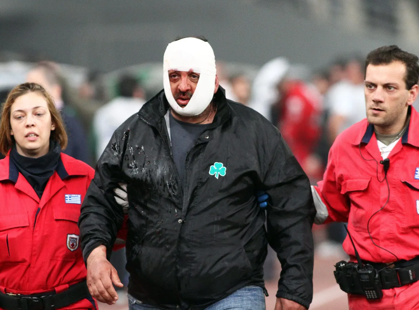 Zadyma podczas meczu Panathinaikosu z Olympiakosem. Wideo