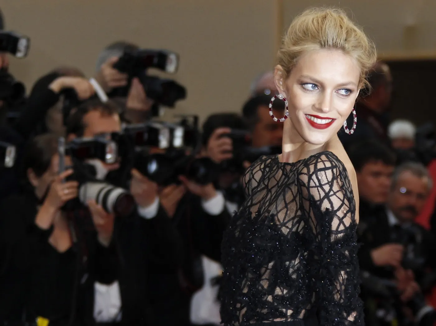 3567538-anja-rubik-w-cannes.jpg