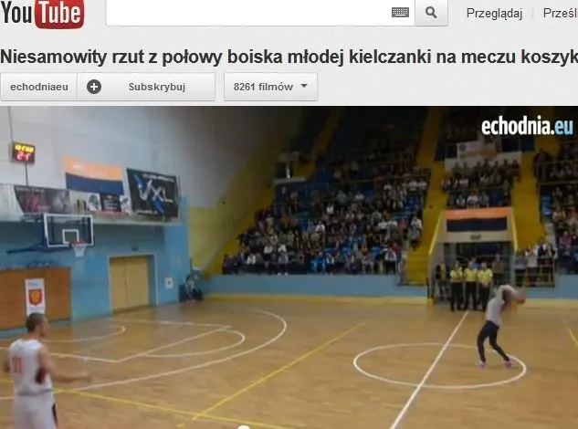 rzut z połowy boiska