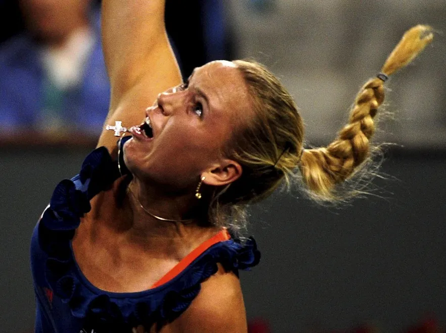 Modny, ale niezdrowy. "Ciasny kucyk" szkodzi włosom!