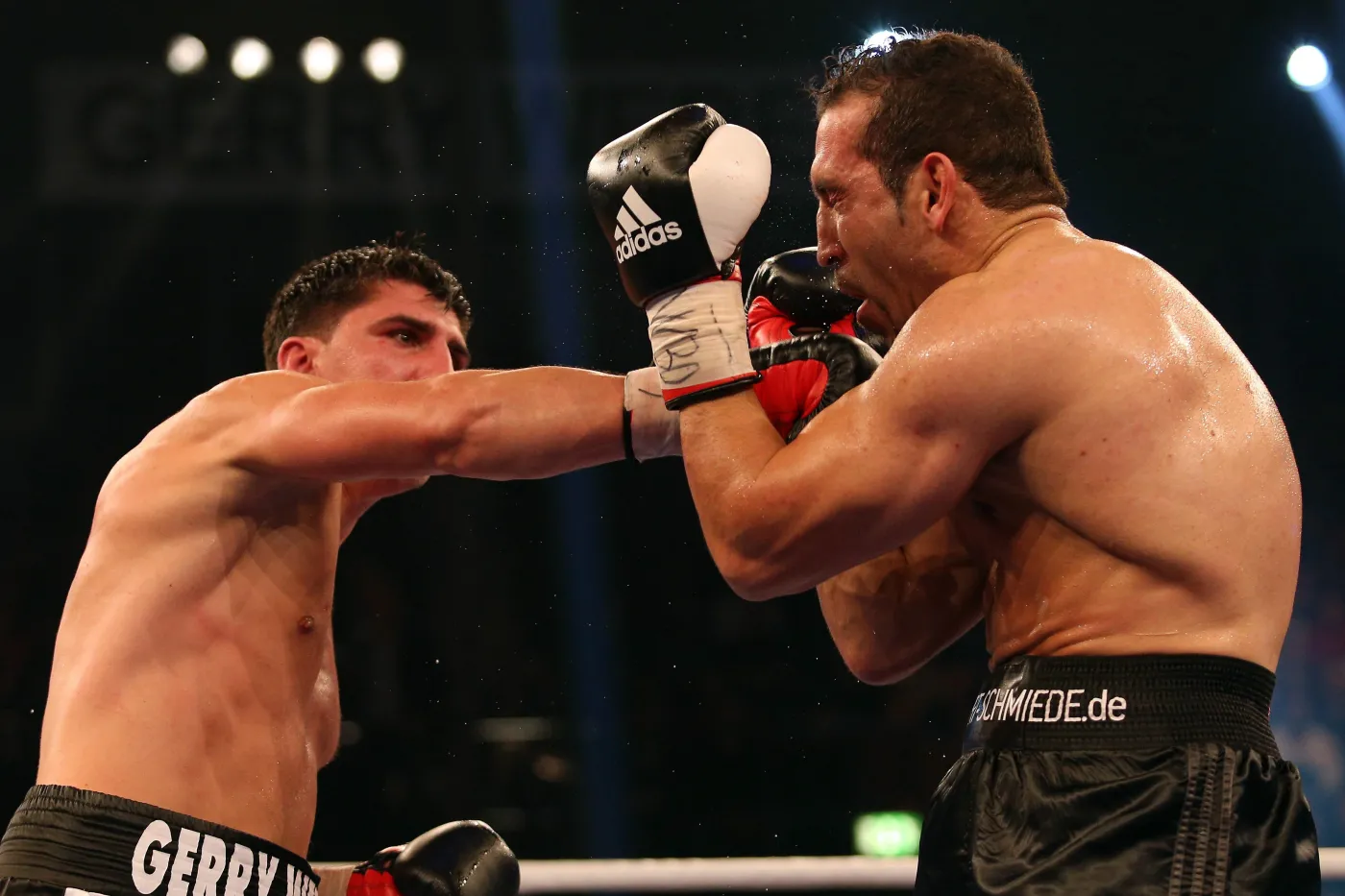 Marco Huck obronił tytuł. Wygrał z rywalem na punkty