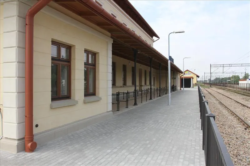 Absurd na kolei. "Zmienili nam dworzec w atrapę"