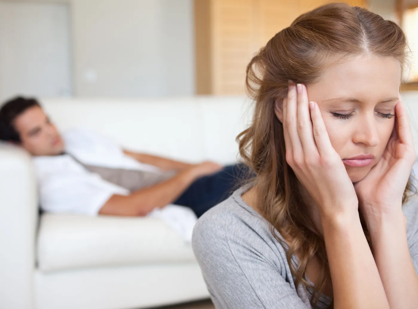 kobieta ma ból głowy