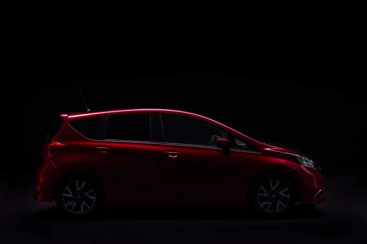 Tak wygląda nowy model Nissana! Zobacz pierwsze zdjęcia note drugiej generacji