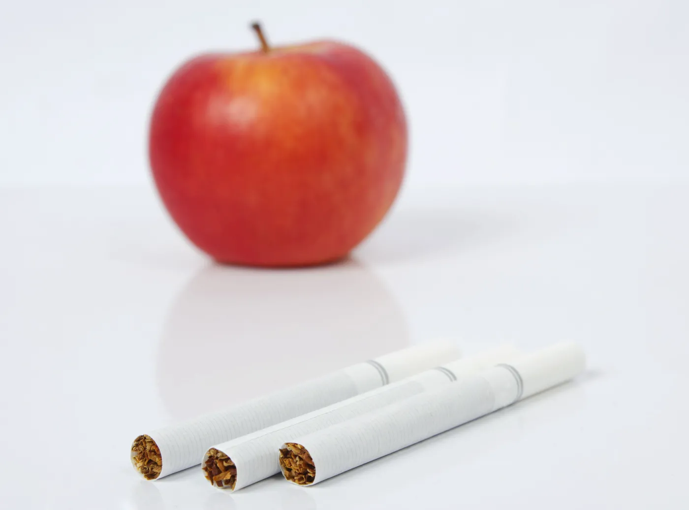 Papierosy i jabłko